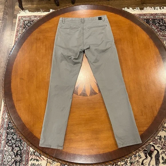 Vuori Men’s Collins Chino Pant Gray 30 Tailored Stretch Twill Sueded Cotton